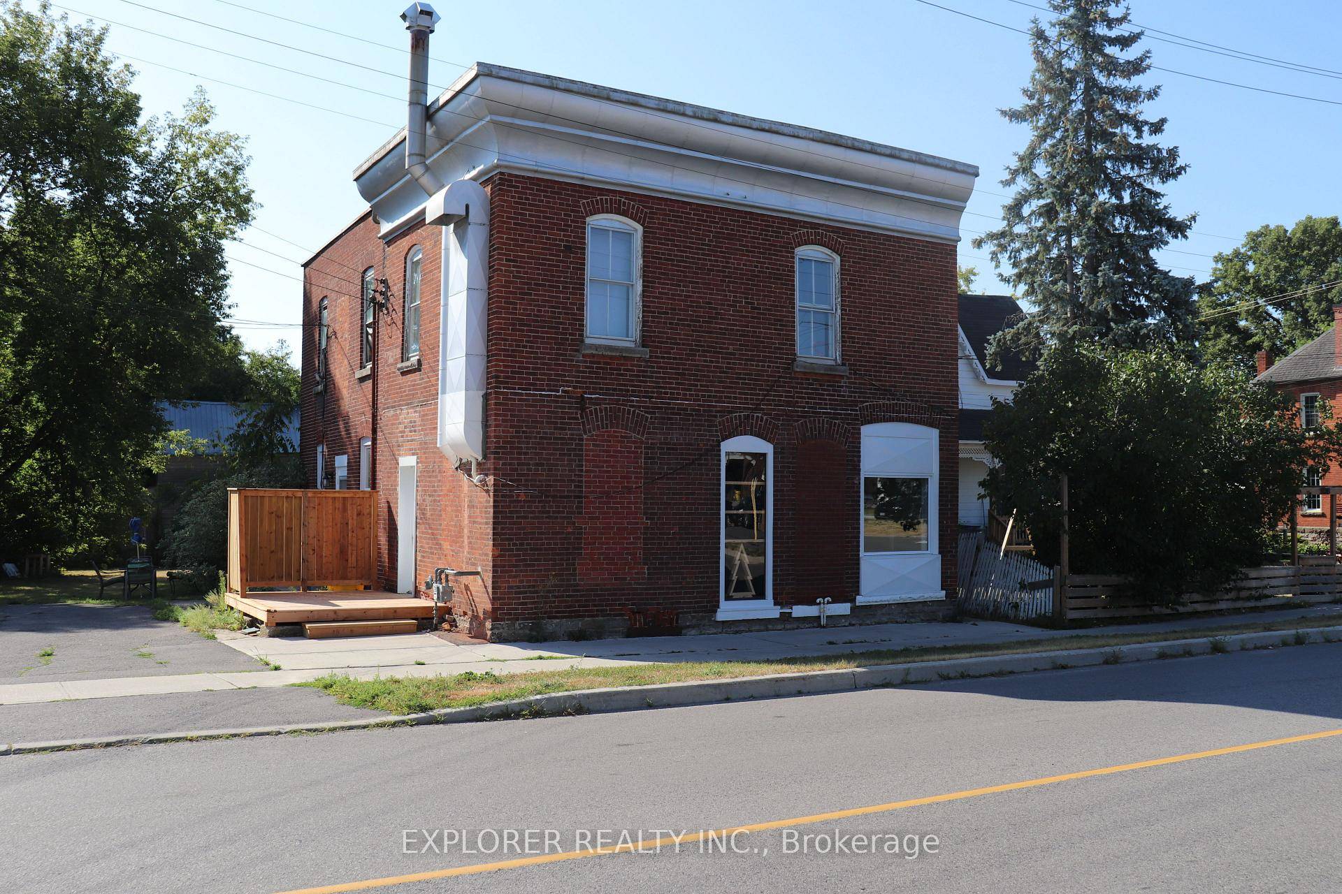 Excellent for a small business owner or store front for a growing business !