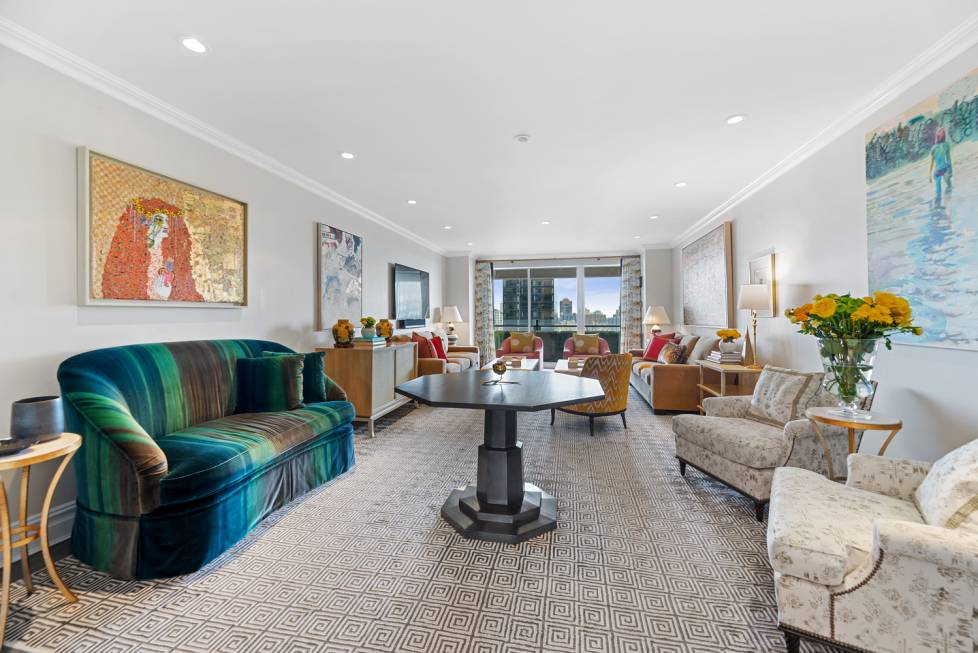 Surround yourself in glorious 360 degree river and city skyline views and designer finishes in this masterfully renovated three bedroom plus home office high floor residence in an esteemed Sutton ...