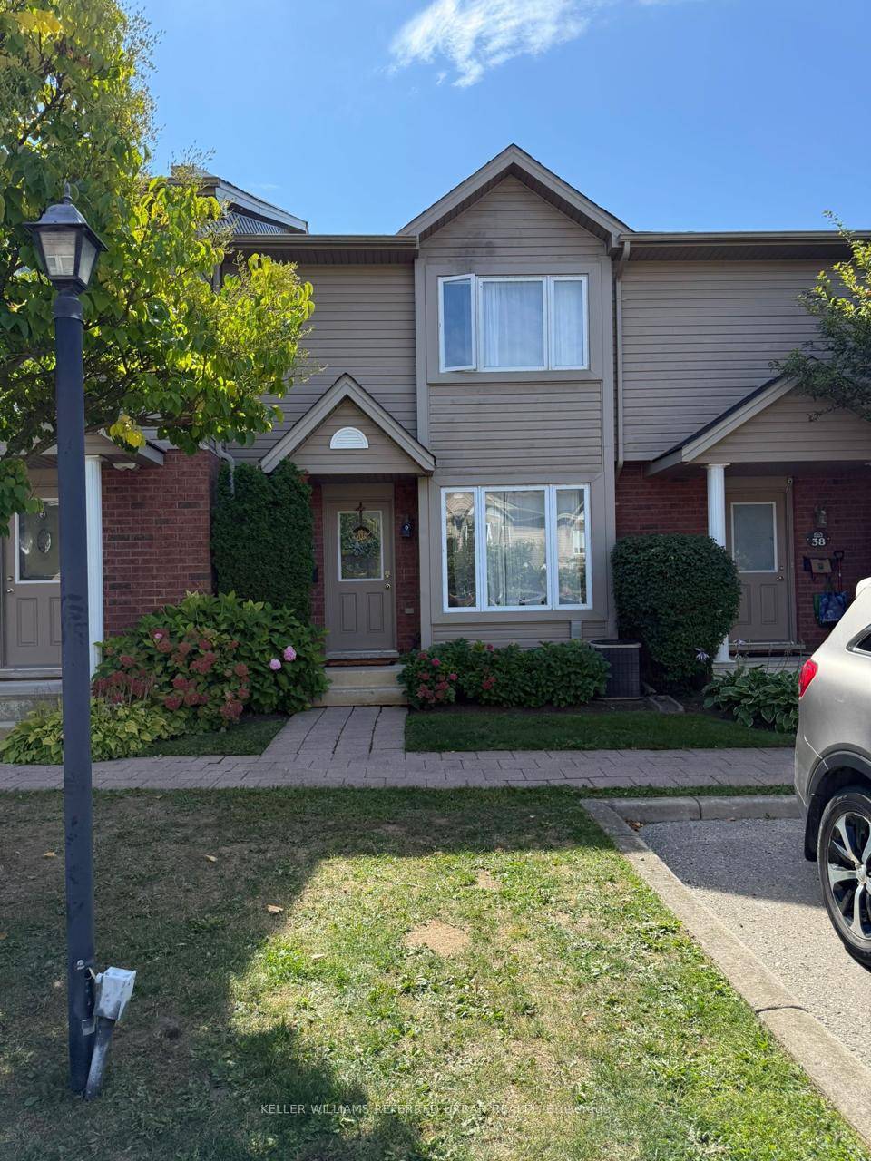Welcome to this beautiful 3 bedroom townhouse in the community of Stoney Creek located in North East London.
