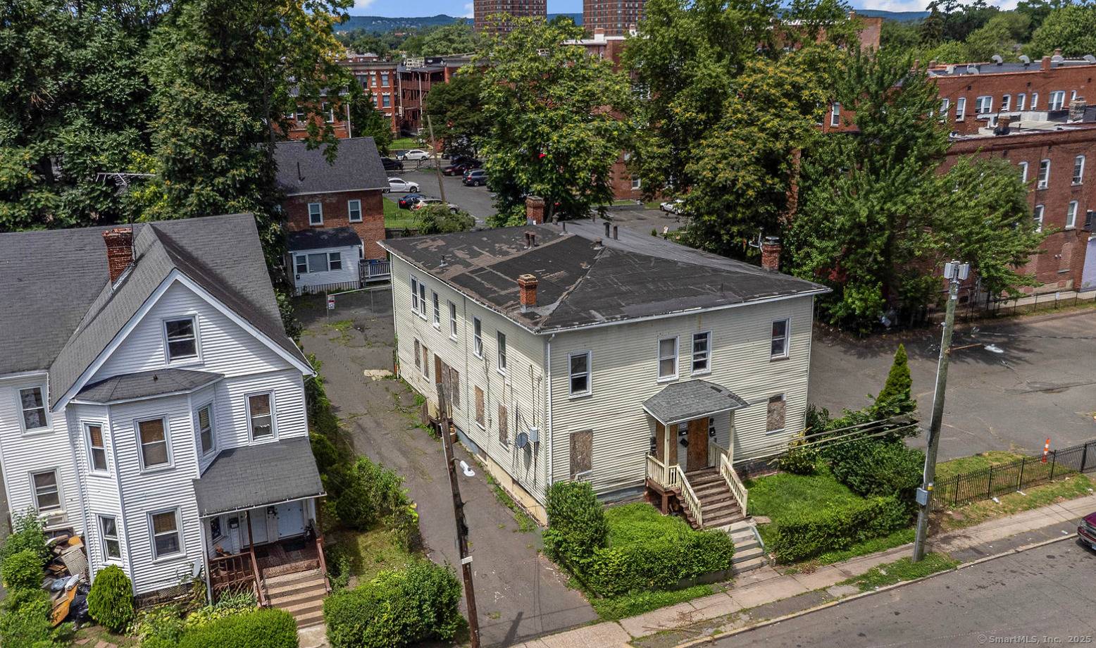 Opportunity to renovate this 8 unit property located in Hartford's South End !