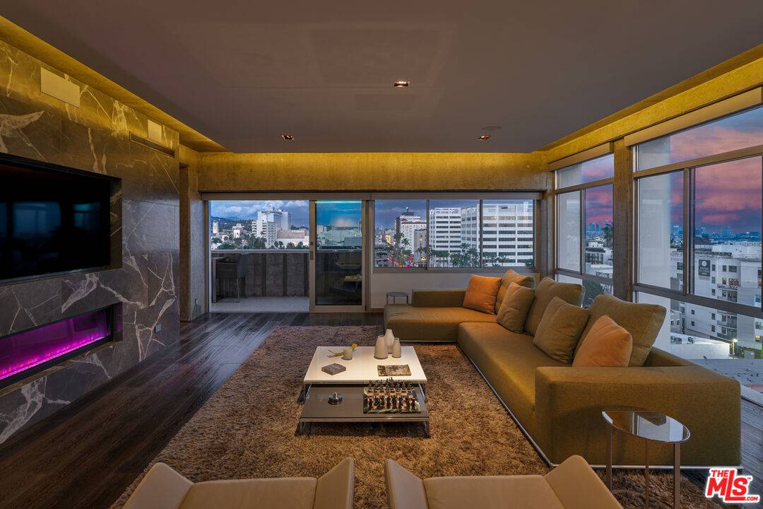 7135   Hollywood Blvd 1BR Hollywood Hills East La