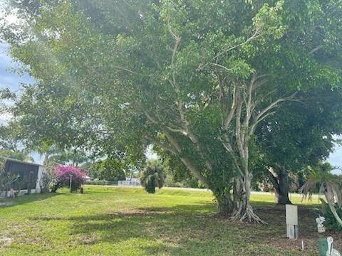 Build your dream home in this resort style living manufactured home community !