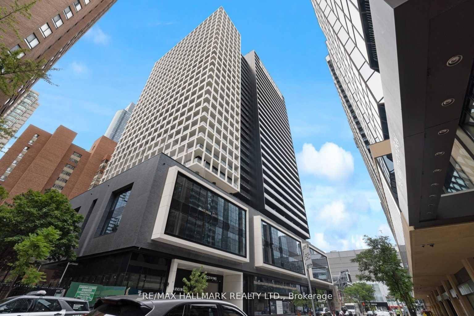 Exquisite One Bedroom Condominium Situated At The Vibrant Intersection Of Yonge And Dundas, In The Heart Of Toronto !