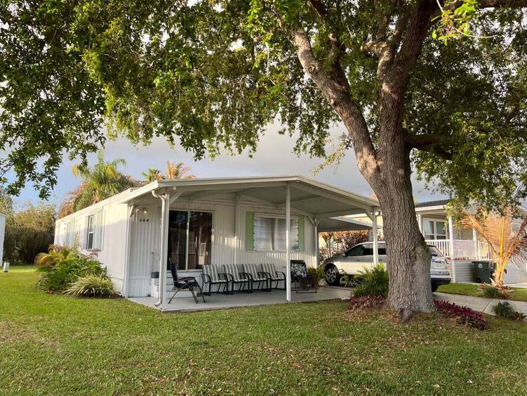Very nice mobile home in Sandhill Shores.