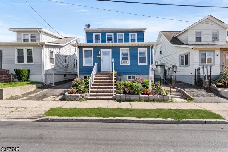 Spacious 2 Family Home in Hillside 6 Bedrooms, 2.