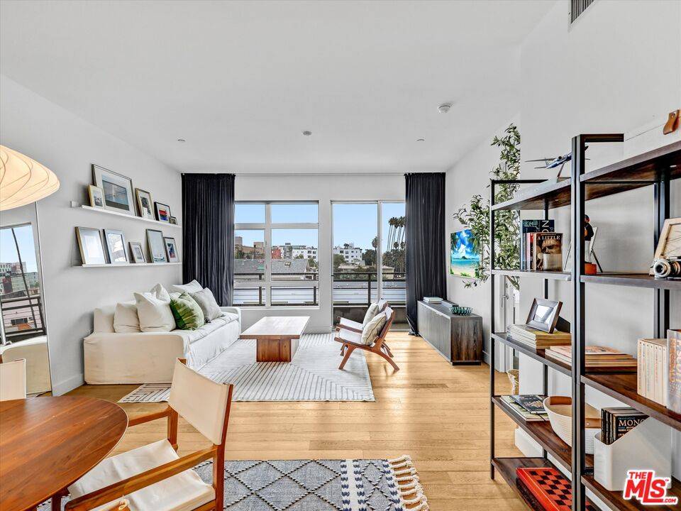 6001 Carlton Way 1BR Hollywood Hills East La