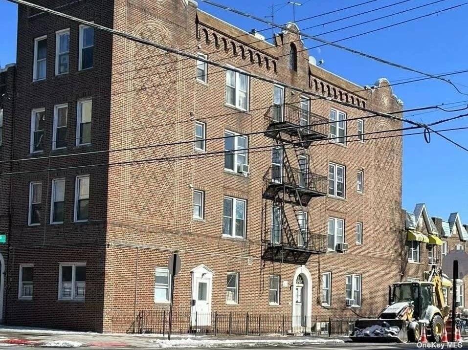 This is a rare opportunity to own a 8 units building.