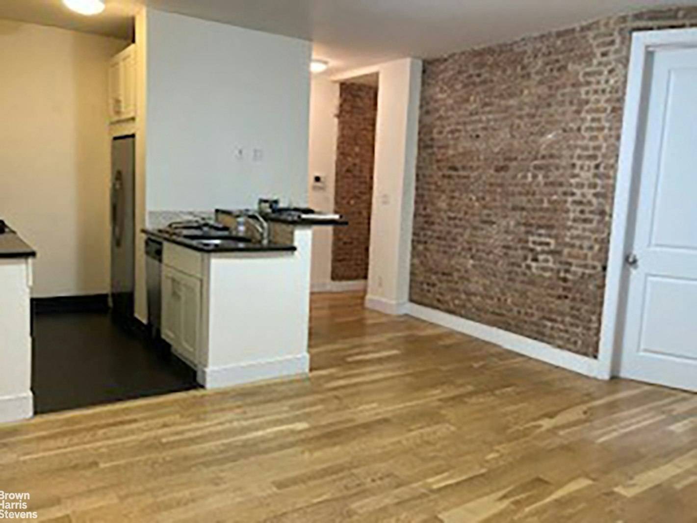 GORGEOUS Upper East Side Elevator 3 Bedroom with 2 bathrooms w washer and dryerAVAILABLE SEPTEMBER 1NO DOGS ALLOWEDTHREE huge bedroomsTWO full bathroomsChef's kitchenStainless appliances with dishwasherWasher and dryer in the ...