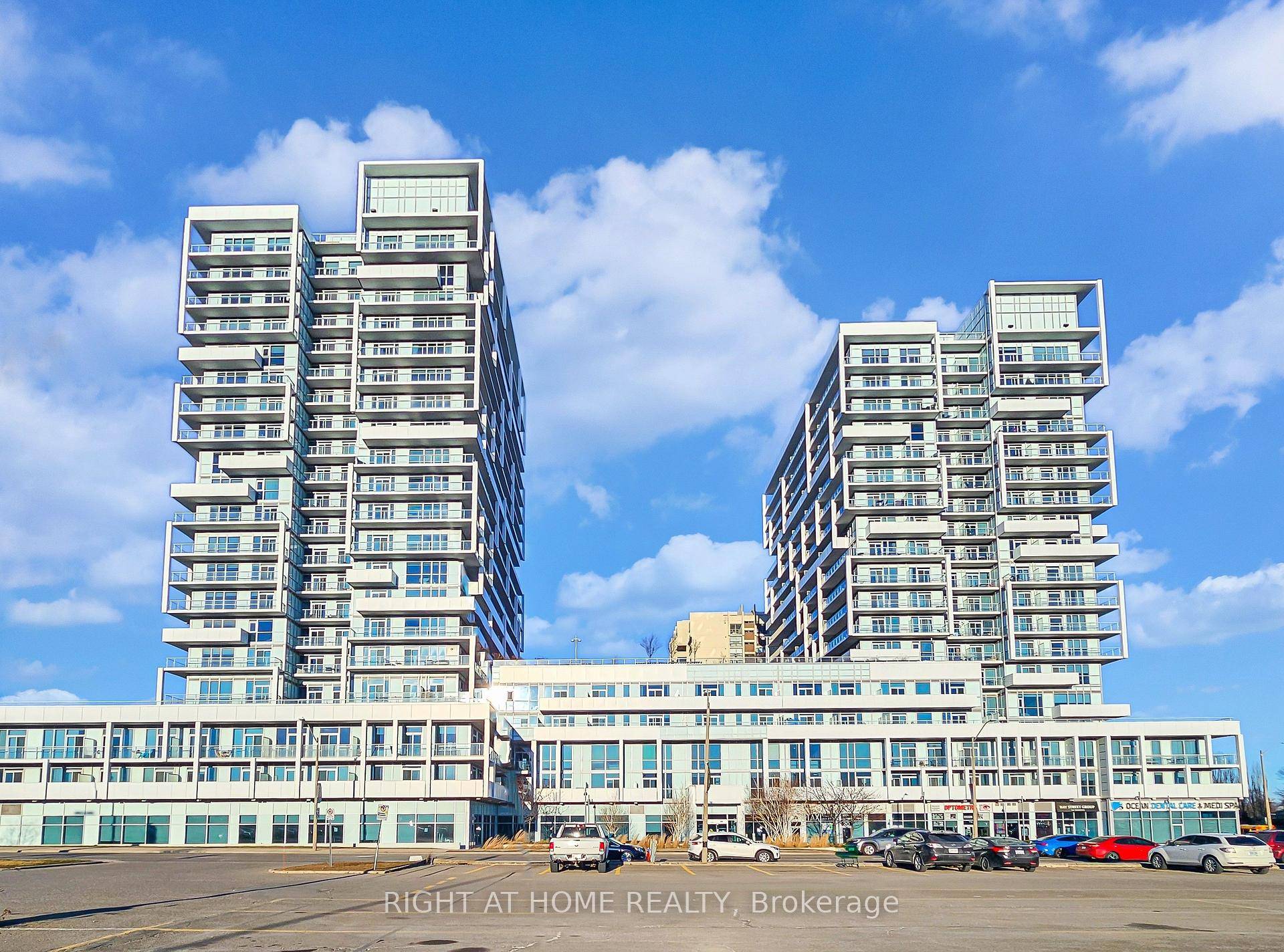 Located in a prime South Oakville location, this charming 1 Den suite at Rain Condos offers the perfect blend of style, comfort, and convenience.
