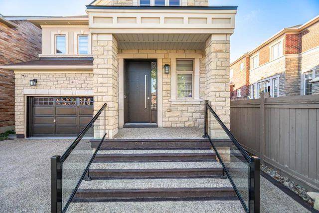 An Amazing and Stunning amp ; Gorgeous 4 Bedroom, 4 Bathroom Luxury Home in Oakville's Young amp ; Vibrant Neighborhood of the North Oakville Eighth Line amp ; Dundas !