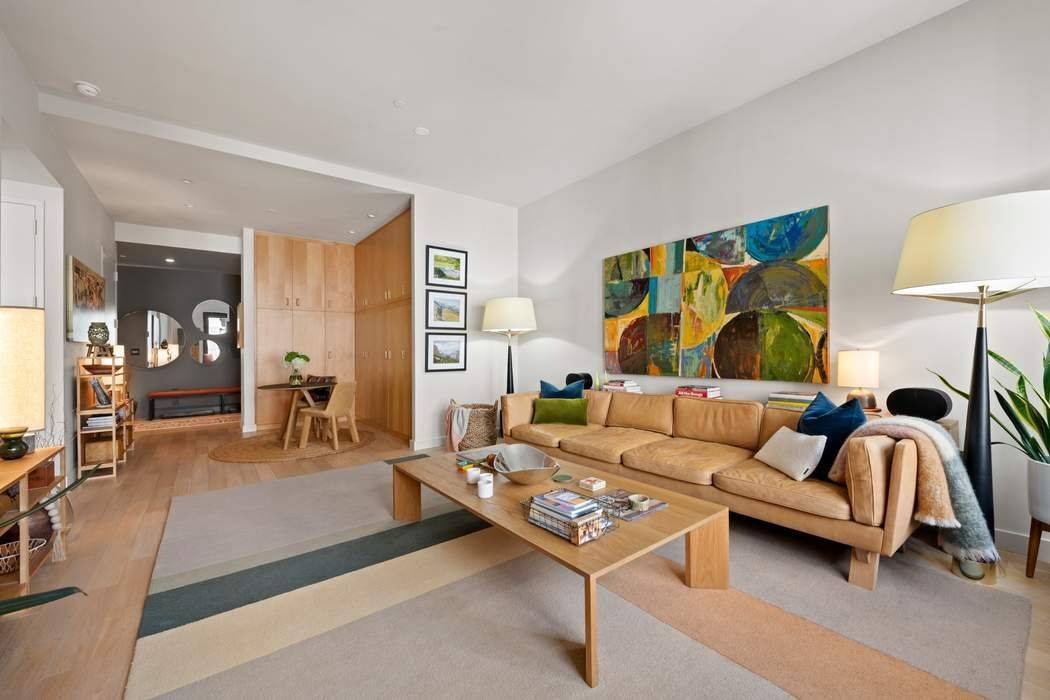 A brilliant combination of one and two bedroom layouts has been tastefully reimagined to create this exceptionally spacious 3 bedroom corner residence in one of Downtown s premier condominiums.