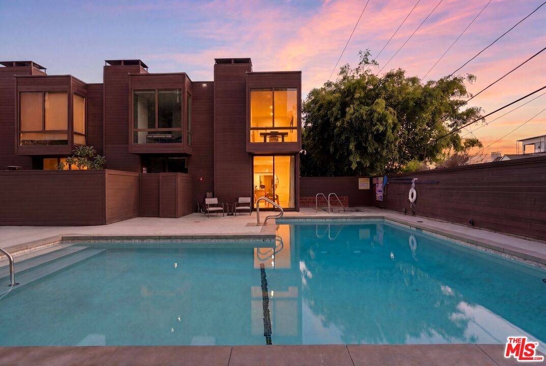 1033 Carol Dr 2BR Sunset Strip La