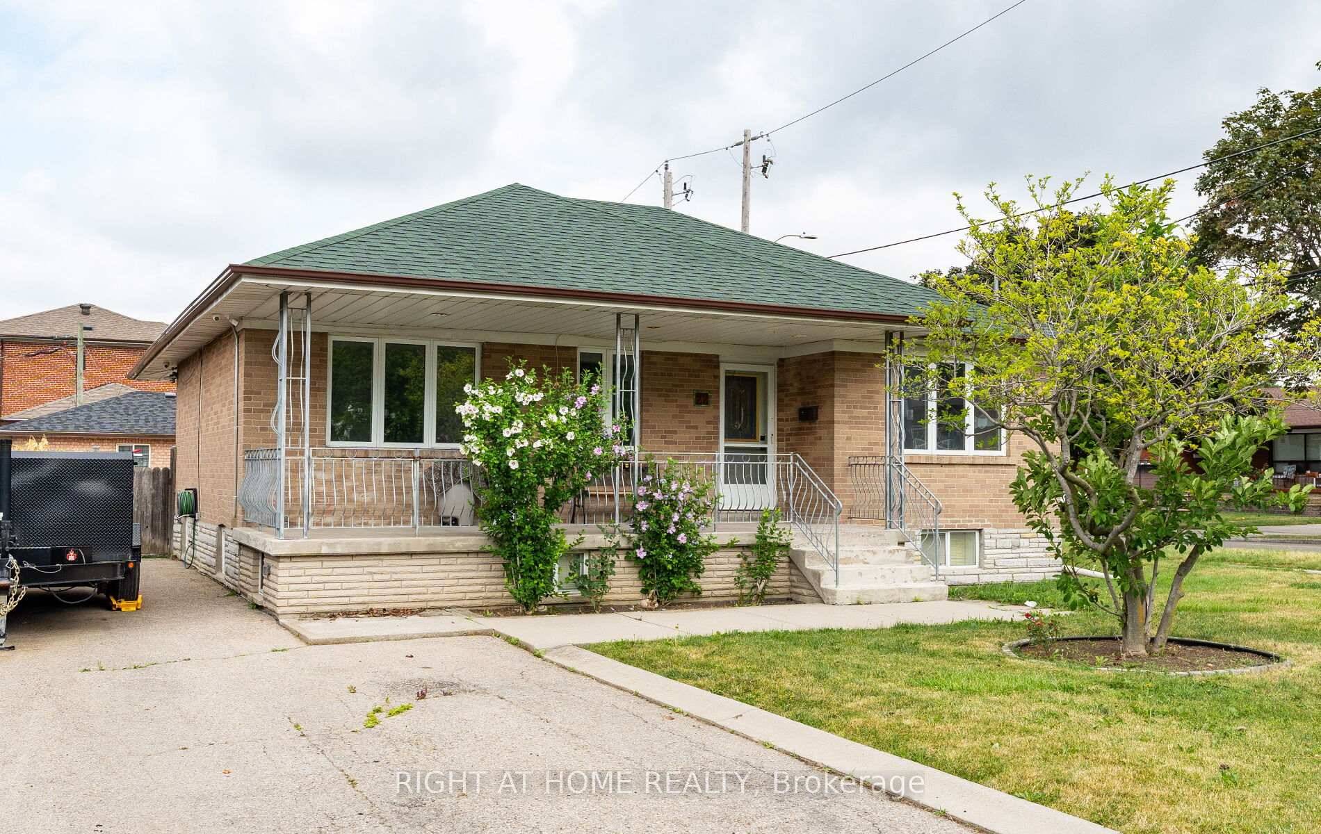 LOCATION Flooded with natural light, this home also features a spacious balcony perfect for relaxing evenings.