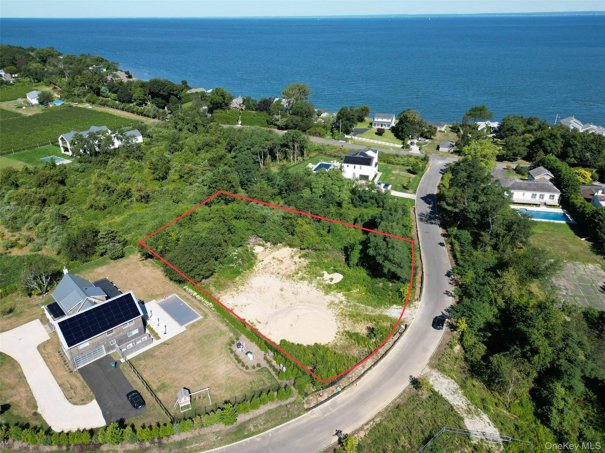 Luxury Builders Dream Lot and Ideal for a Land Buyer Who Wants to Build Their Dream Home in a World Class Location.