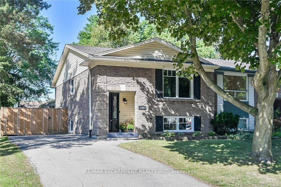 Welcome to 158 Wendover Drive !