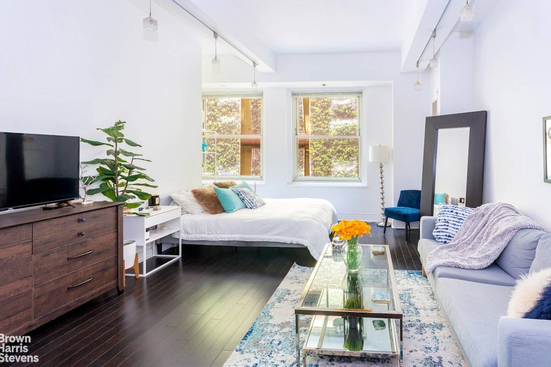 Luxury Loft Living ! Perfect sanctuary of a home or high ROI investment property !