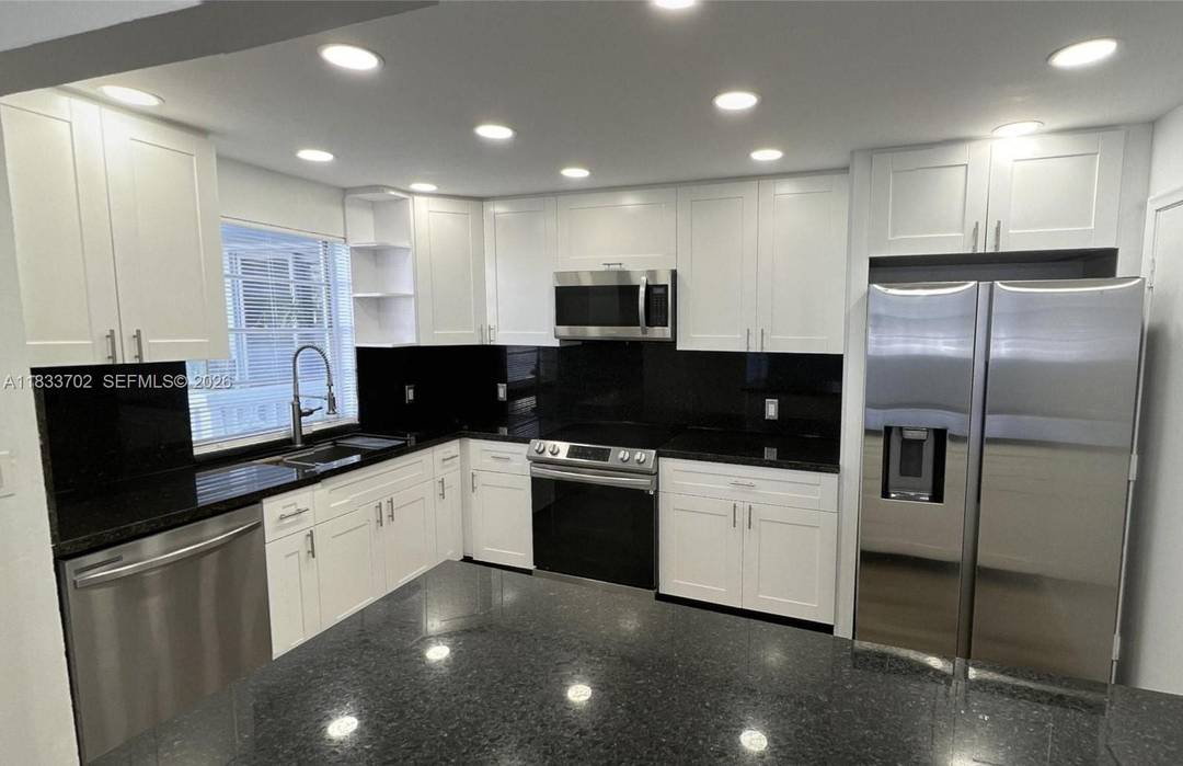 Easy to show ! Ready to move in !