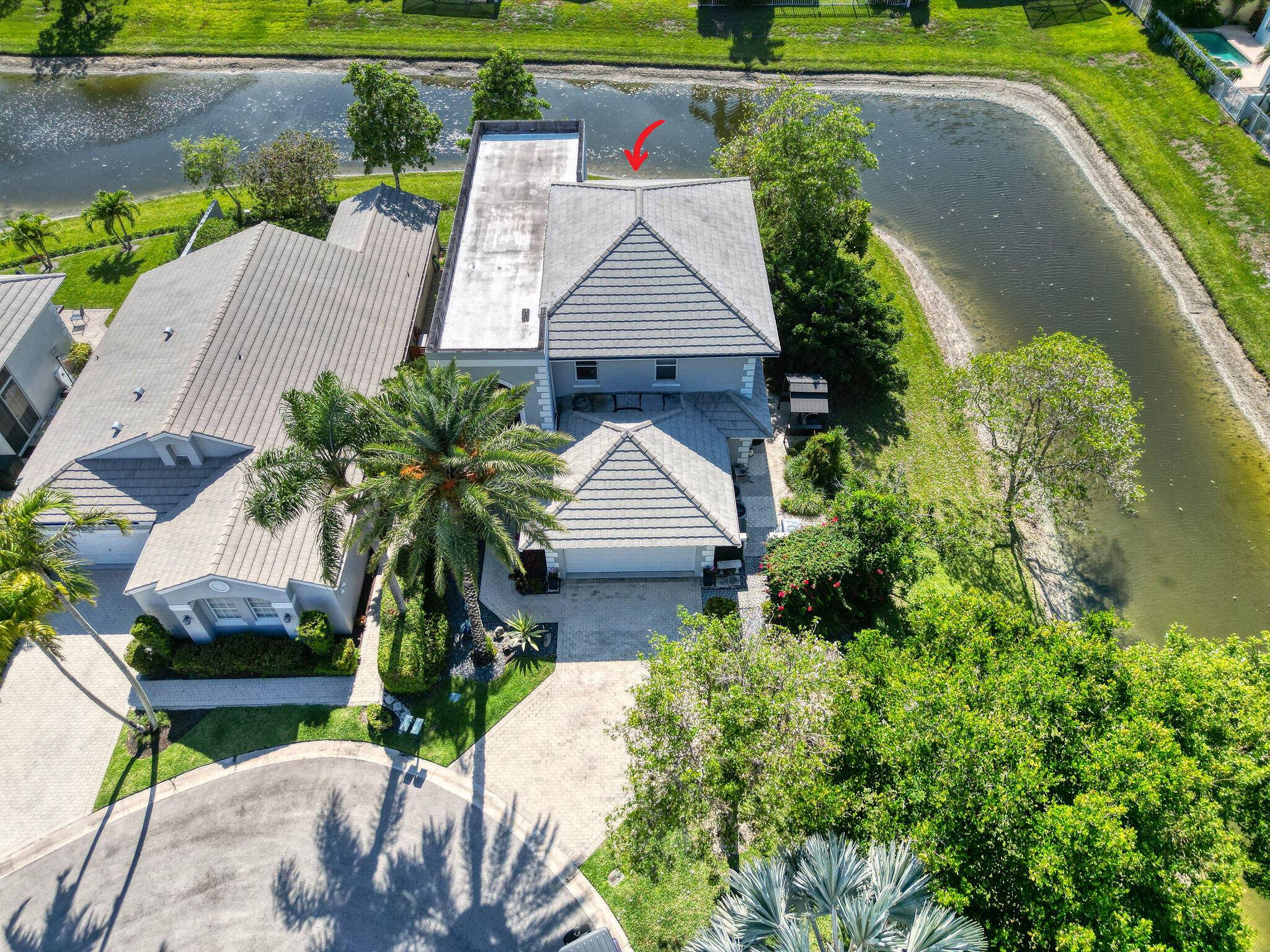 Welcome to a beautifully maintained 2 story residence located in the heart of Boca Raton's desirable Boca Pointe community.