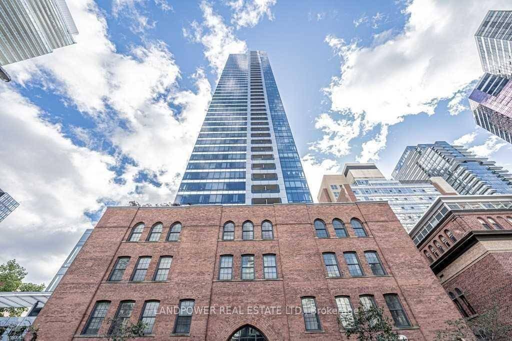 Prime Location In Downtown Toronto, Modern Luxurious 1 Br Unit In Five Condos.