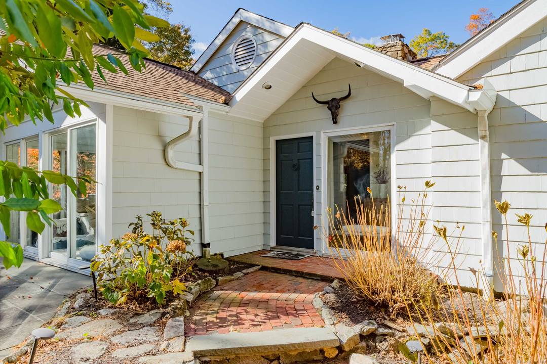 Escape to quaint Weston Connecticut 188 Godfrey is a wonderful blend of entertaining and everyday comfort.