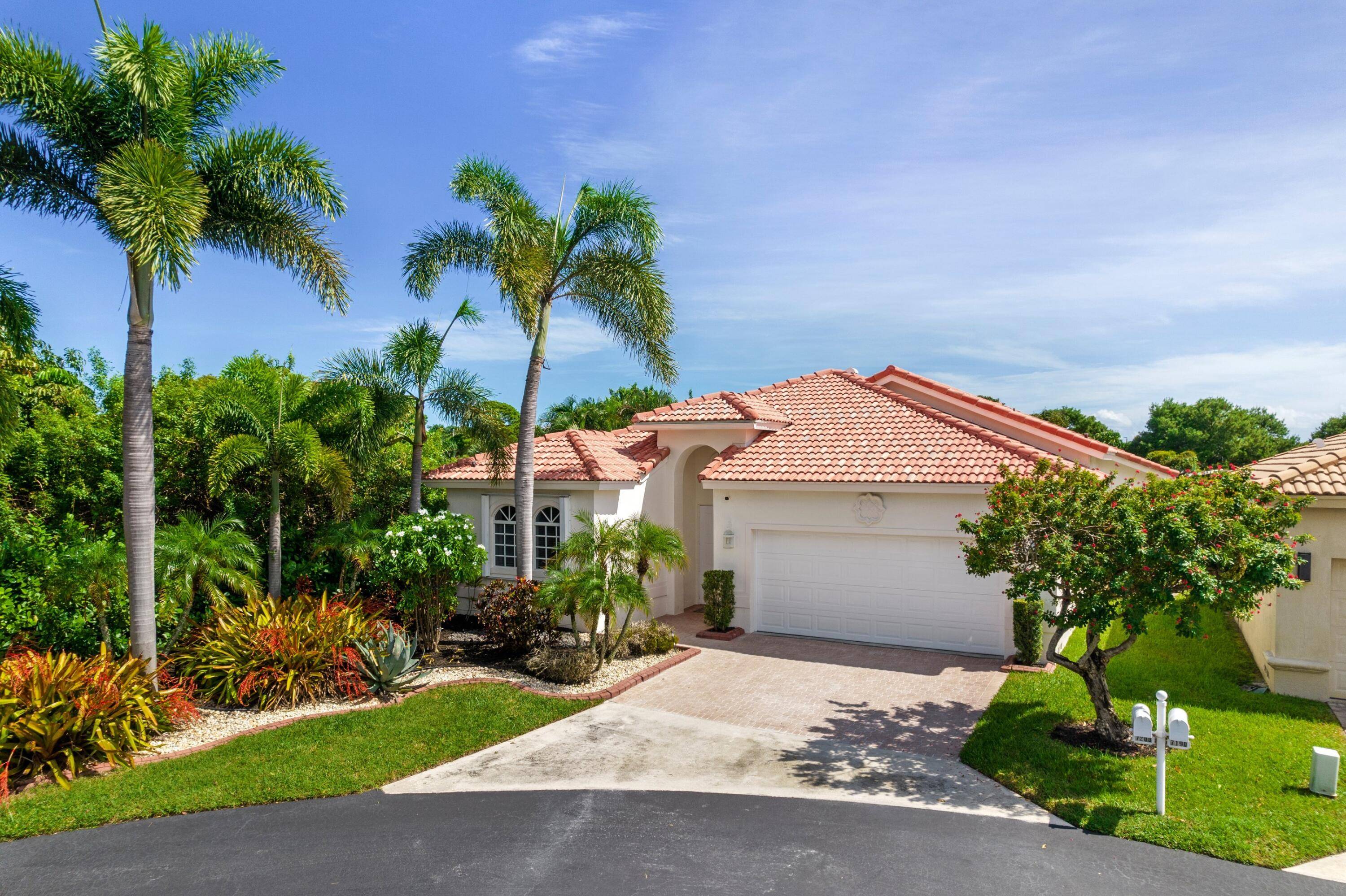 GORGEOUS COURTYARD HOME SOUGHT AFTER BOCA PRESERVE PRIVATE CUL DE SAC LOT POOL LOW HOA GUEST HOUSE Spacious Floor Plan Vaulted Ceilings LED Recessed Lighting Tile Floors Gorgeous Kitchen with ...