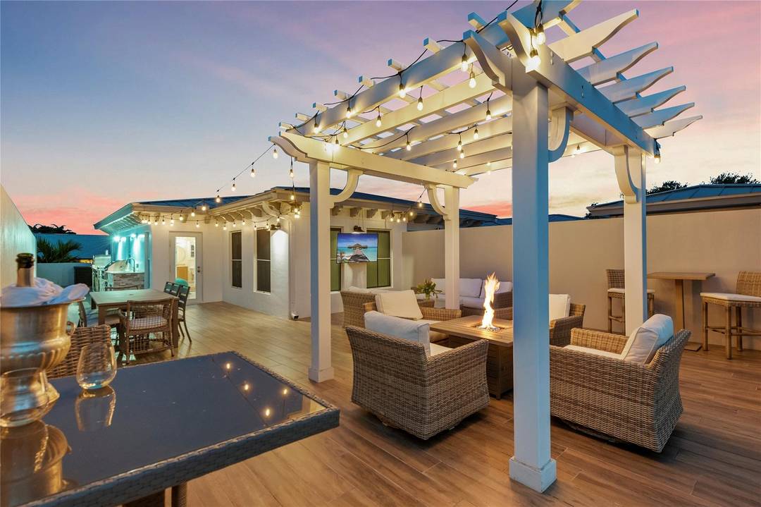 At Victoria Park's vibrant core, the Island Enclave townhomes offer a seamless balance of sophistication and function.