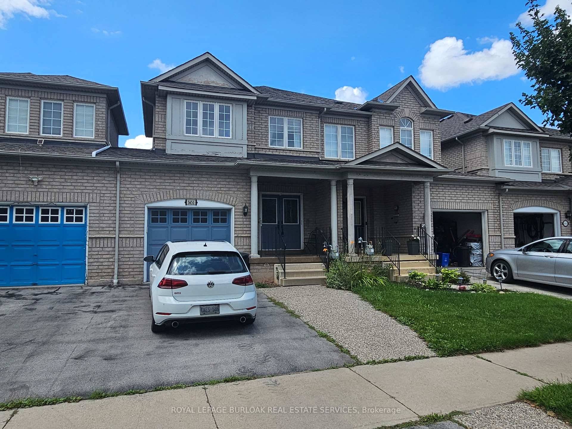 Welcome to this well maintained, 2 storey freehold townhome in sought after and family friendly Pinedale neighbourhood in southeast Burlington, on the Oakville border.
