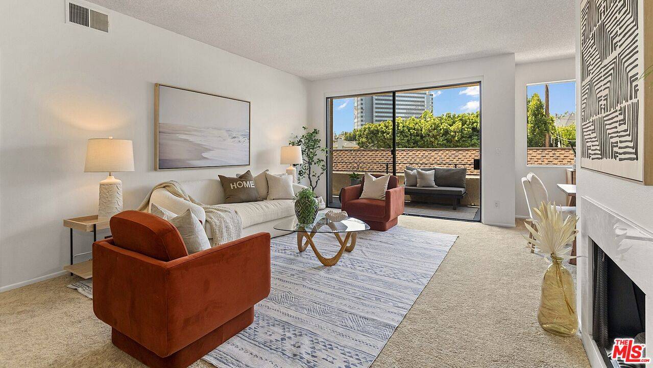 1201   Roxbury Dr 2BR Beverlywood La