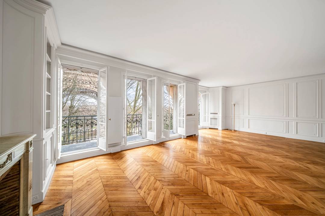 Exceptional property – Iconic view of the Eiffel Tower