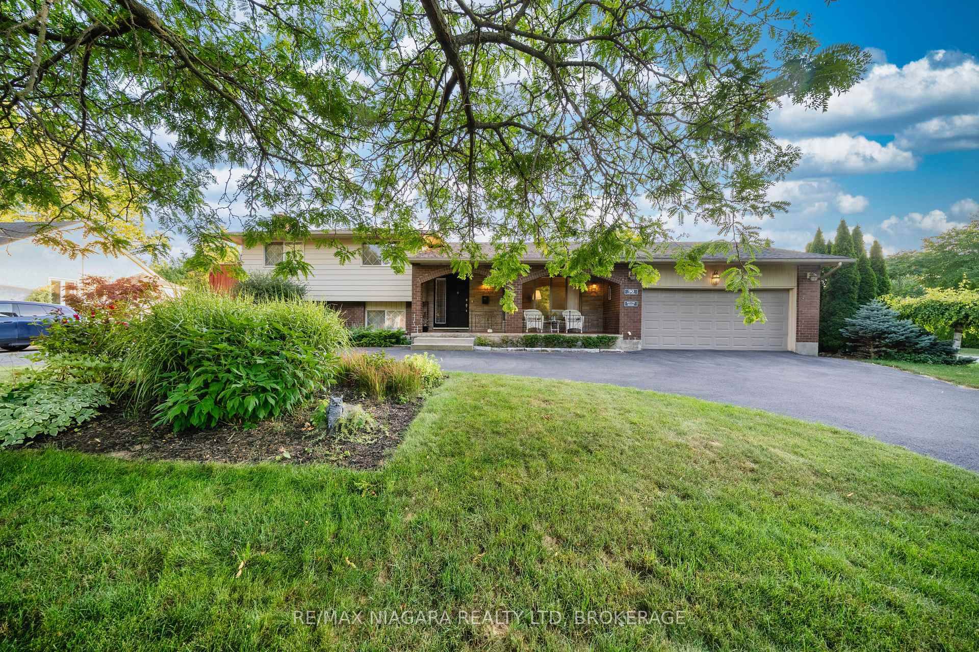Welcome to this stunning, meticulously maintained home, ideally located in one of Niagara on the Lakes most sought after neighborhoods.
