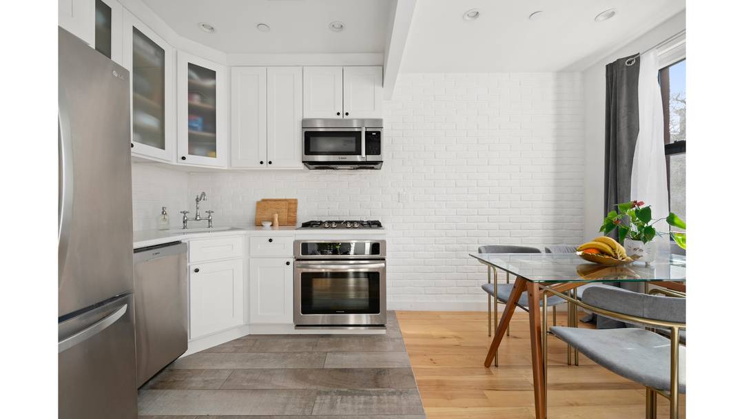 577 Madison unit 2A is a 2 bedroom 2 bath DUPLEX in a townhouse style living !