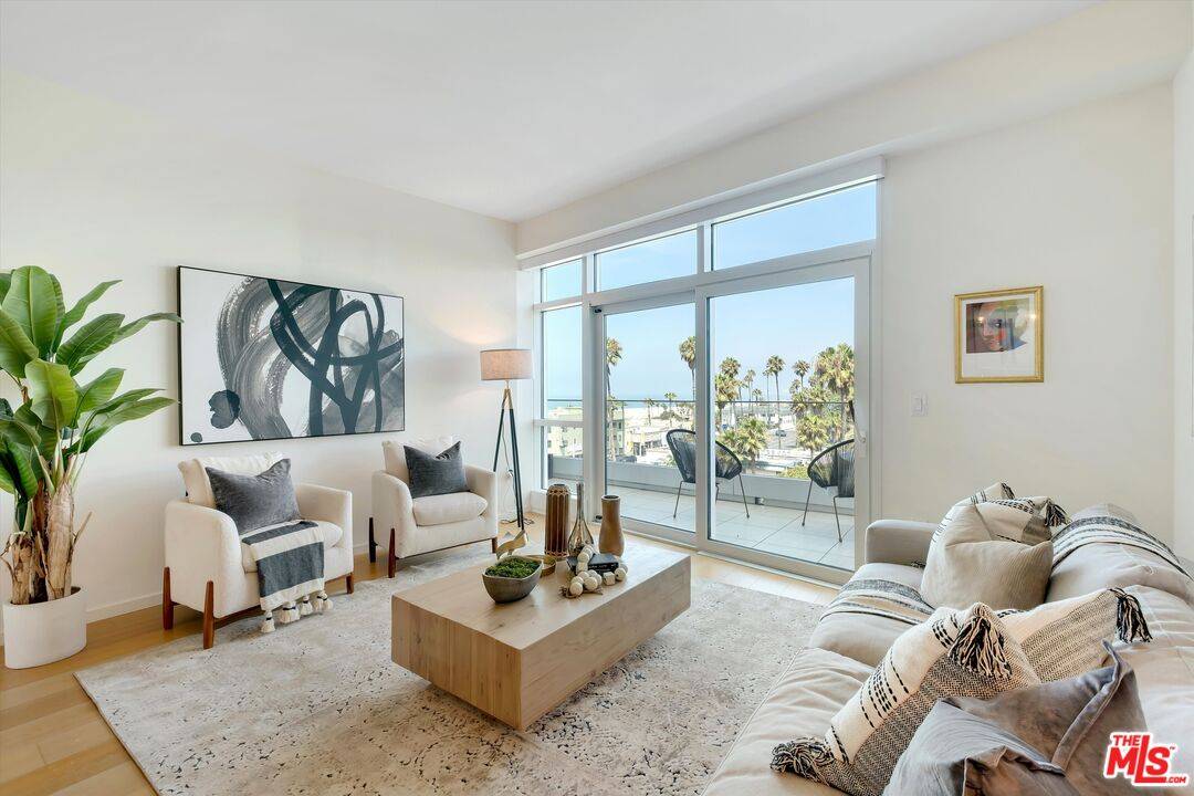1705  Ocean Avenue 2BR Santa Monica La