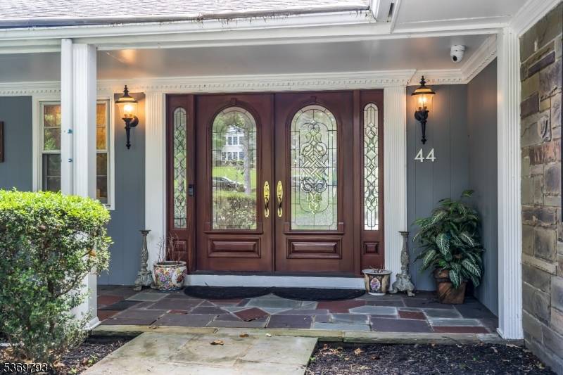 Set on over 2. 8 picturesque acres across two expansive lots, this extraordinary estate delivers the perfect blend of privacy, space, timeless elegance.