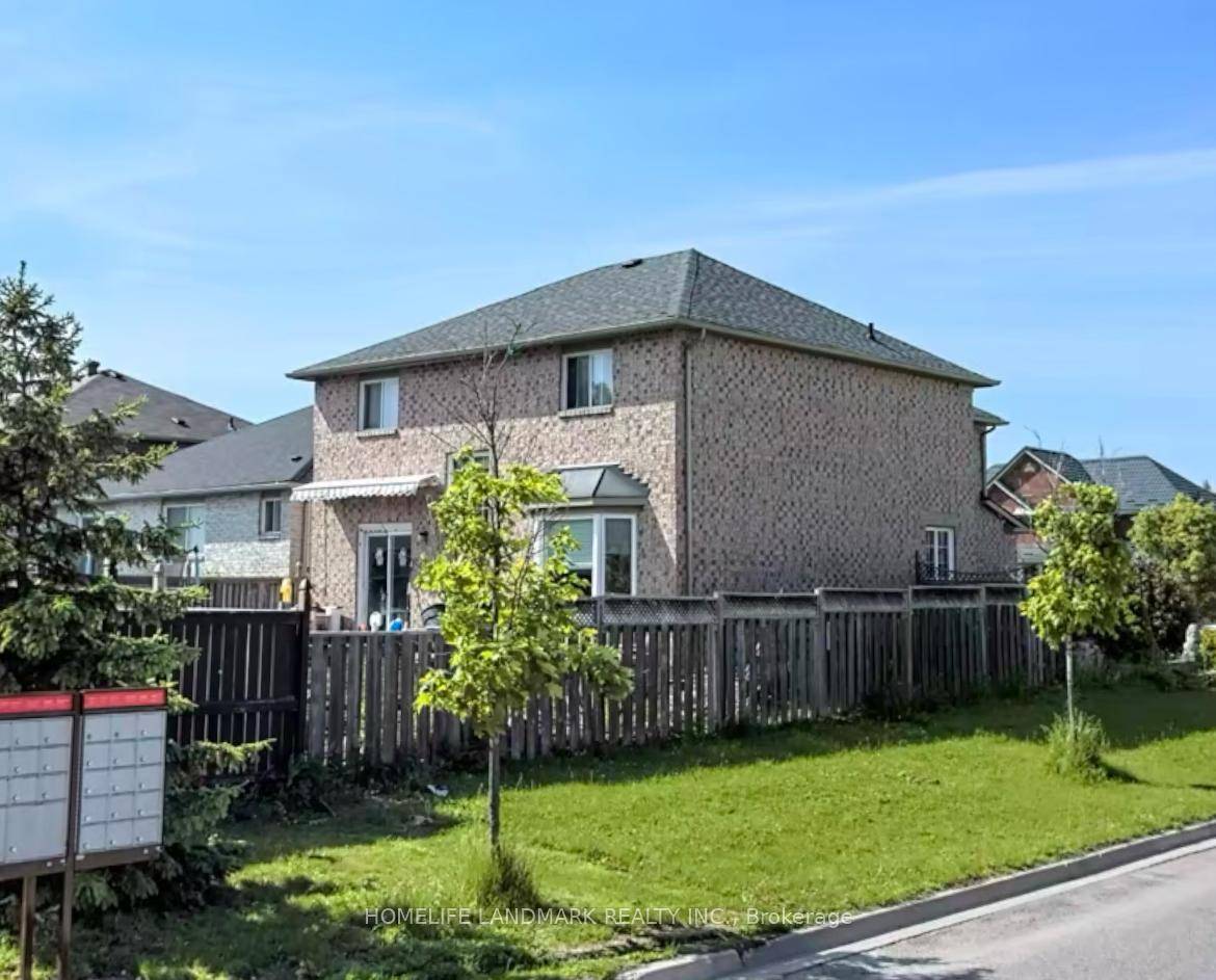 Beautifully Updated Detached Home with 4 bedrooms and 4 bathroom !