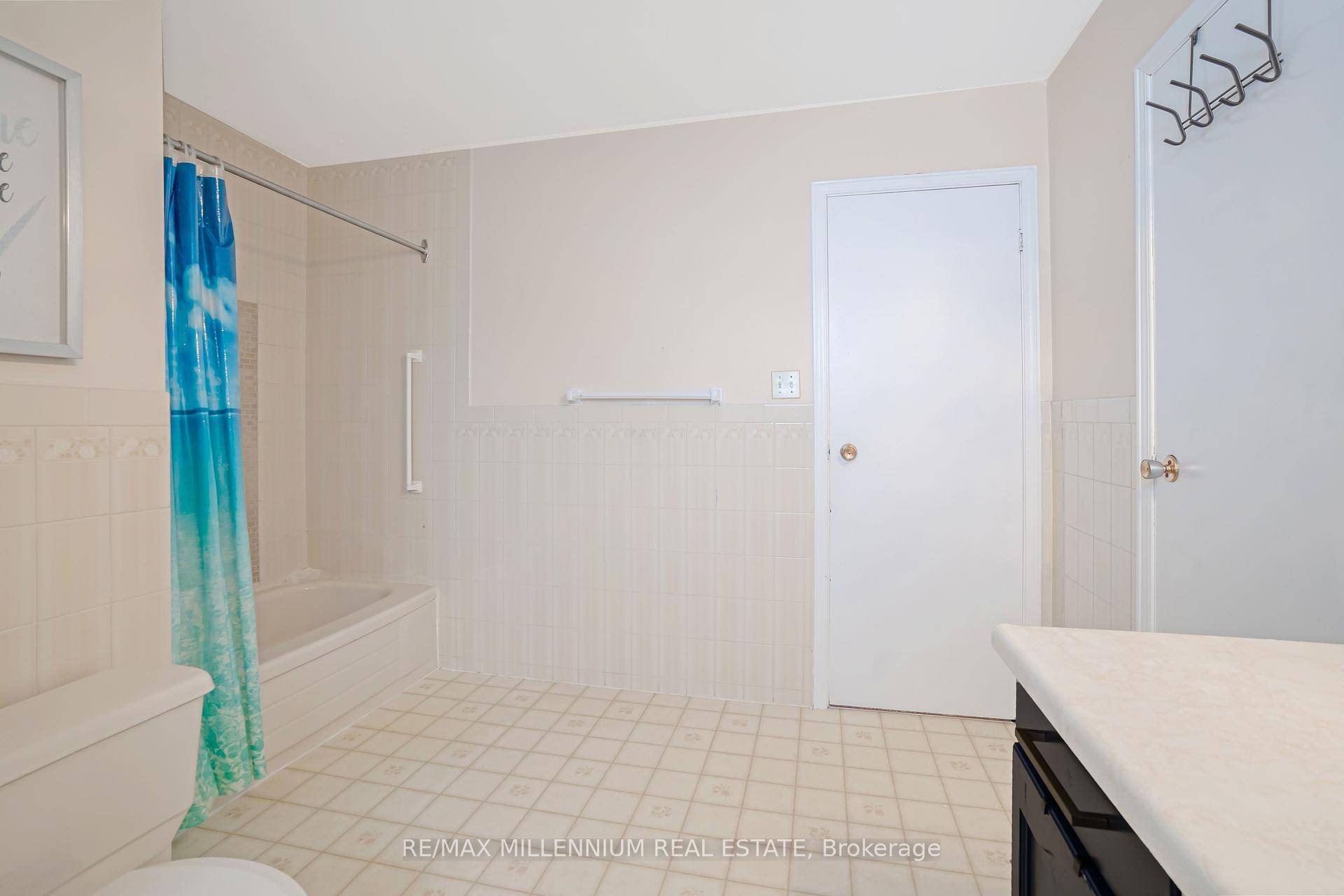 Don't miss the chance to see this 3 1 bedroom, 2 full bath, 4 level back split located in a terrific Stratford neighbourhood.