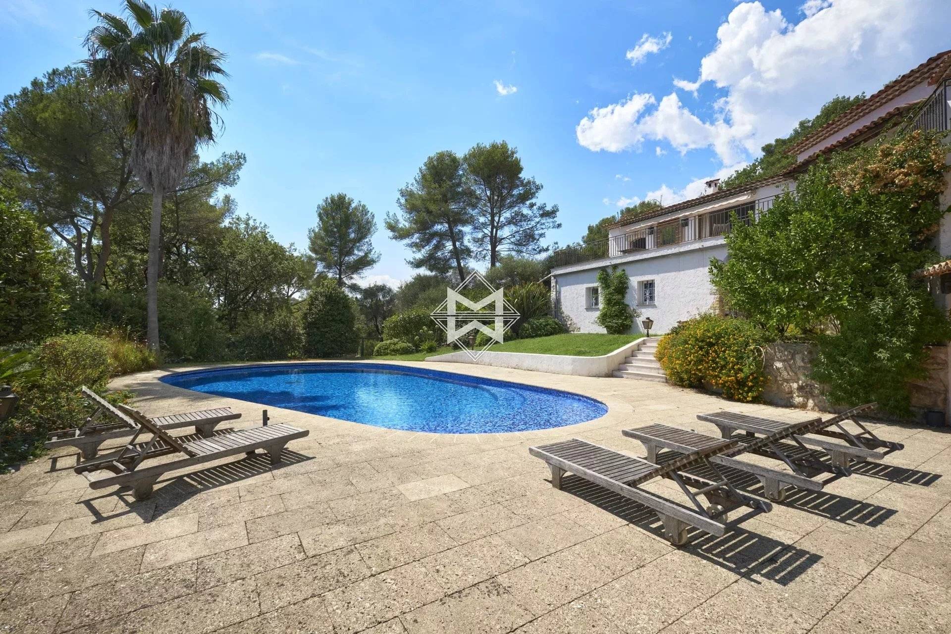 Beautiful Provencal villa in sought-after area