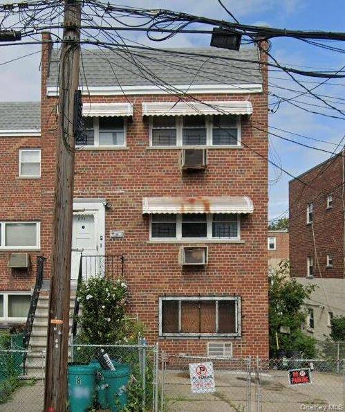 Incredible Investment Opportunity in the Heart of Throgs Neck !