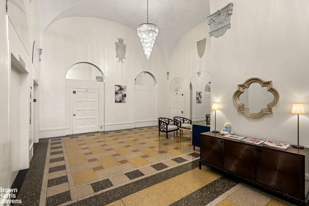 A unique and spacious, extremely quiet, lofted duplex in the historic pre war Forum, featuring soaring 15 foot ceilings and oversized windows that flood the spacious living and dining areas ...