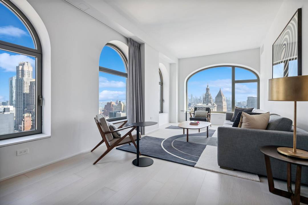 Residence 38A Corner One Bedroom with Iconic Skyline Views Residence 38A is a corner 1 bed, 1 bath featuring soaring 10 foot ceilings and oversized arched windows encased with elegant ...