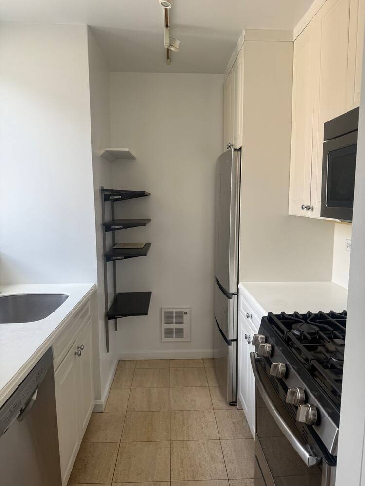 THE BEST ONE BEDROOM IN STERLING PLAZA !