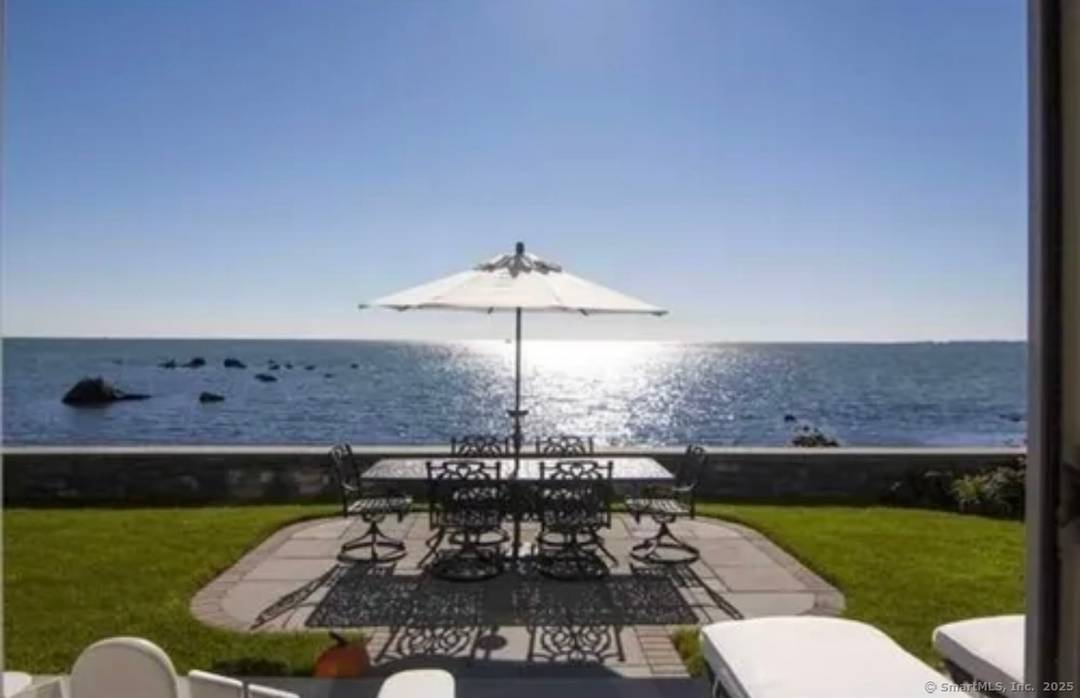 BEACHFRONT Beautifully renovated Furnished luxury waterfront monthly rental for annually 10, 000 or winter for 5900 a month 9 30 25 to 5 15 26 some flexibility with dates.