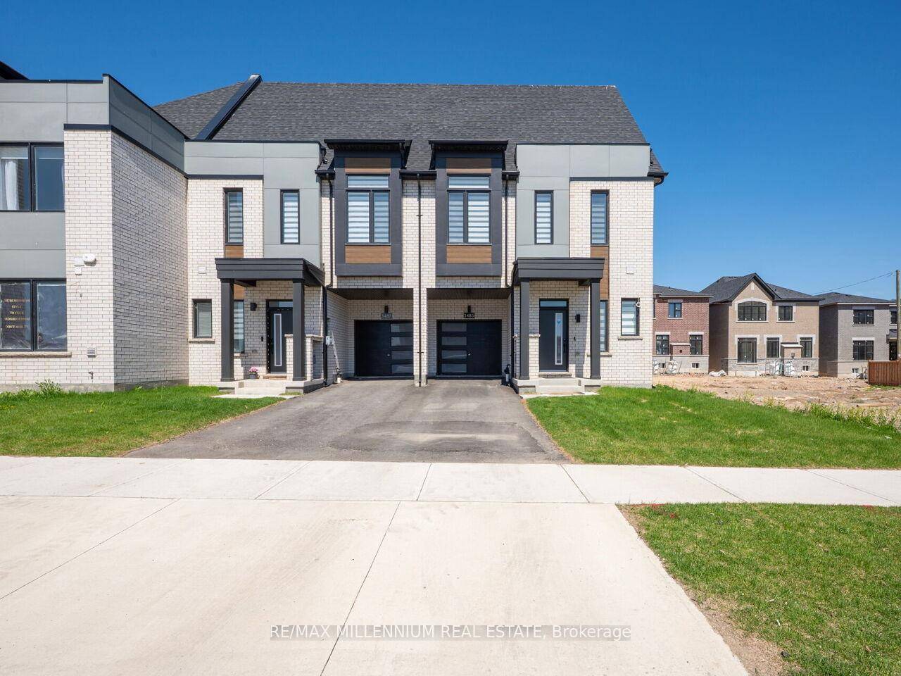 Luxurious 1 Year Old End Unit Townhome Over 2, 795 Sq Ft 4 1 Beds 5 Bath Stunning end unit in a prime Oakville location, facing a future park.