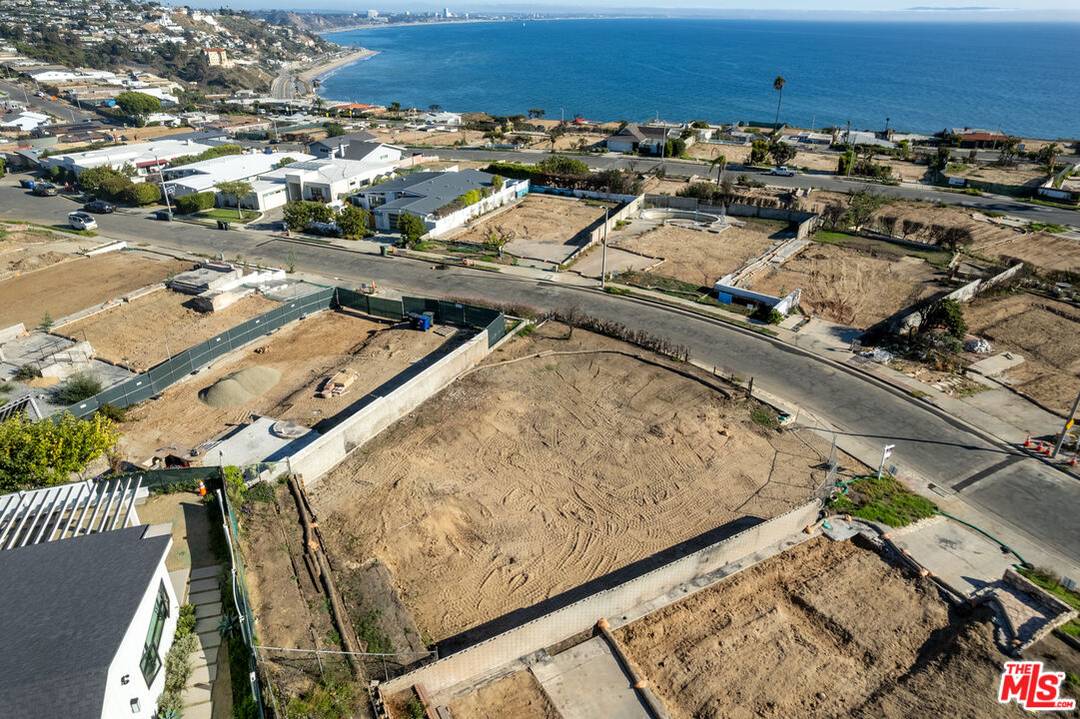 18441   Kingsport Dr Malibu La