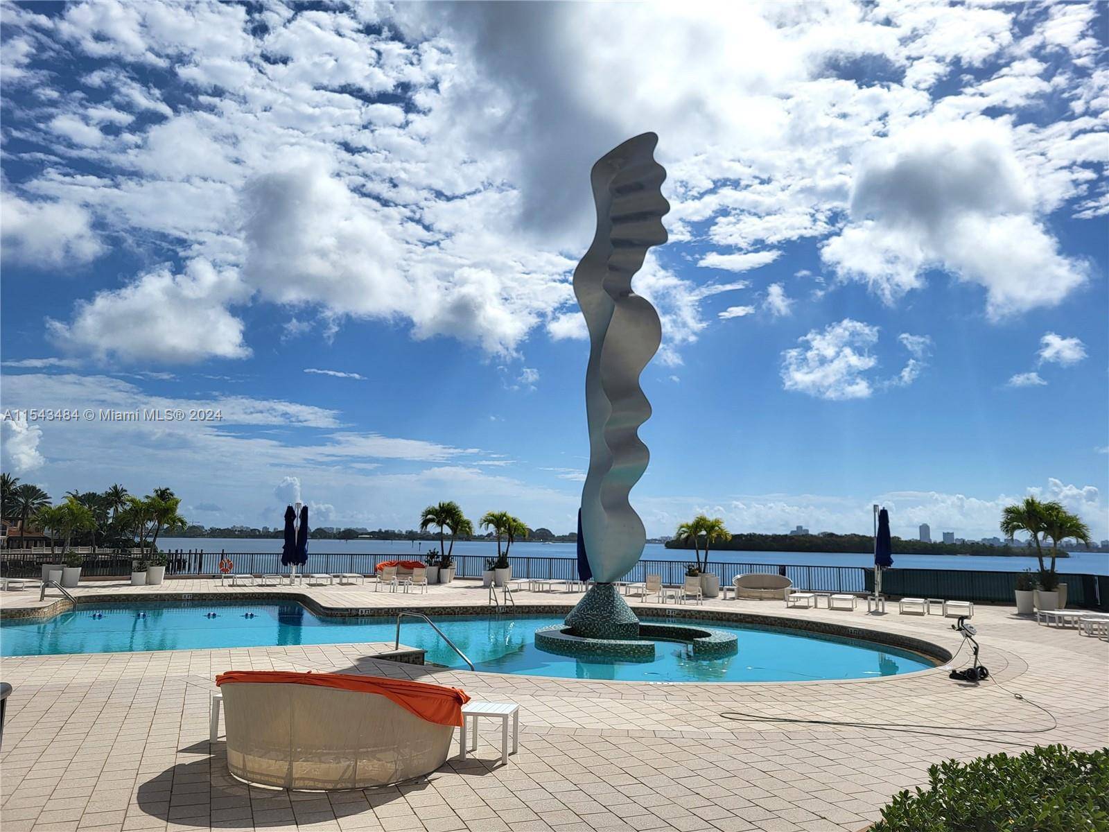 REDUCED ! AGENT BONUS 2, 000 accepted offer by May 31st.