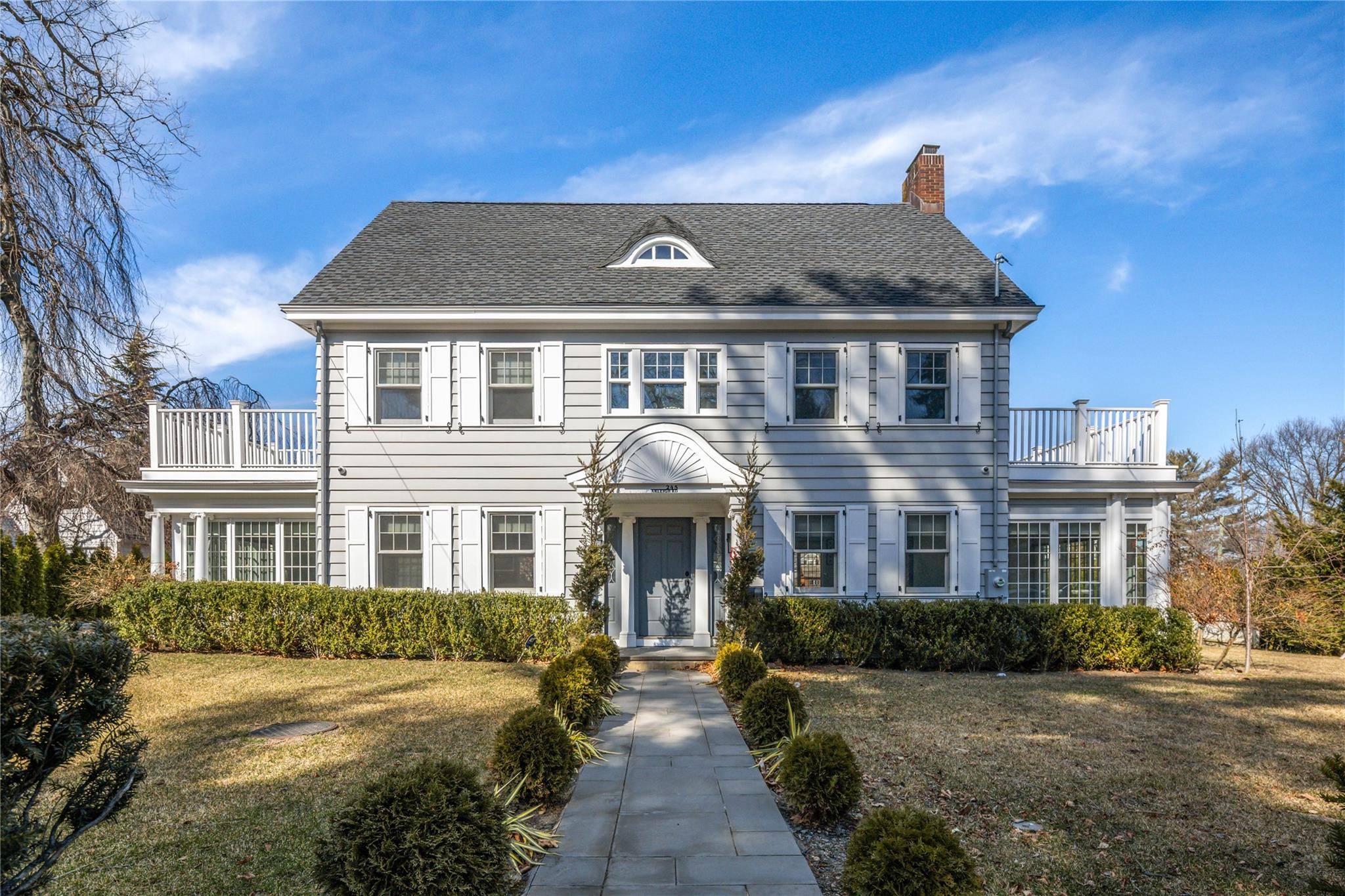 Stunning Designer Home for Rent in Prestigious Douglaston Manor.