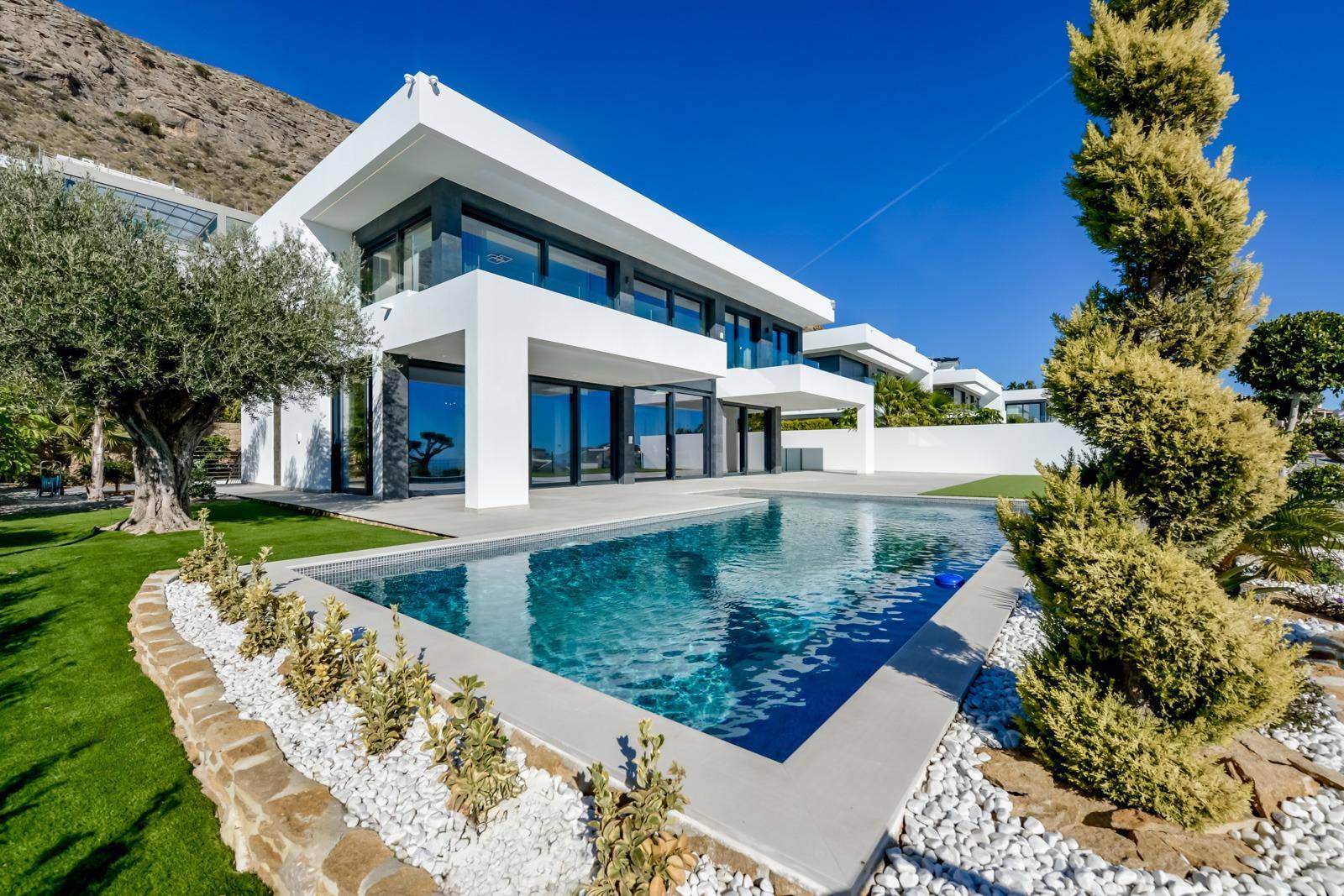 NEW BUILD LUXURY VILLA IN FINESTRAT WITH THE SEA VIEWS New Build Luxury villa with the sea views in Sierra Cortina, Finestrat.