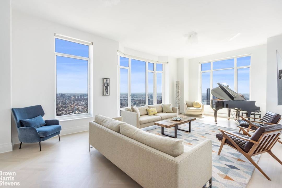 Residence 69B sits on the northeast corner enjoying sweeping views of the Midtown skyline, Hudson River, and East River.