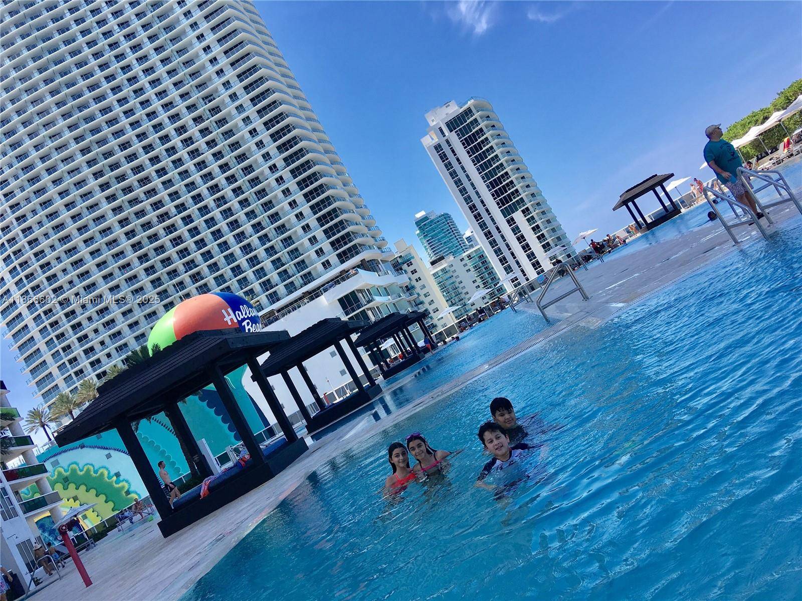Beautiful 1 bedroom unit sitting on the 44 floor with intracoastal view.