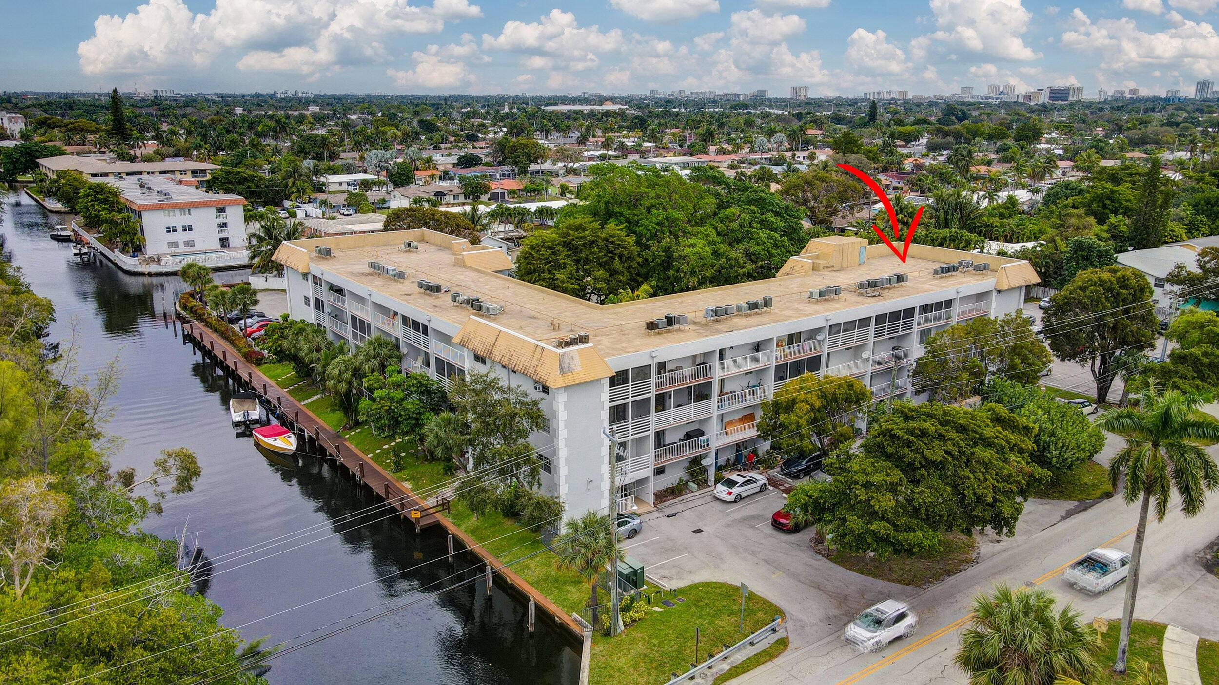 Amazing updated remodeled 2 2 only 3 miles to the beach and only 20 minutes to Ft Lauderdale Airport.