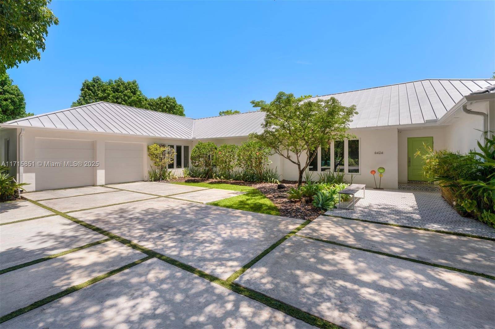 Beautifully renovated 5 bedroom, 4.
